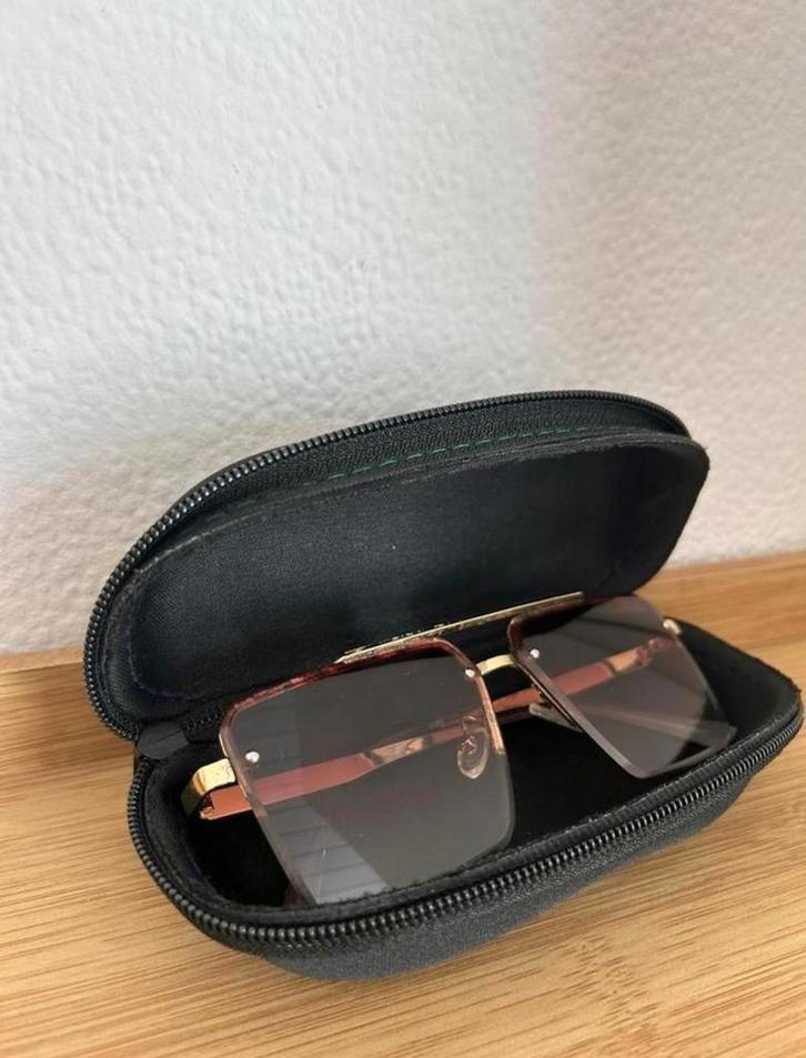 Lunettes de soleil Versace, Bijoux, Sacs & Beauté, Lunettes de Soleil & Lunettes | Hommes, Utilisé, Lunettes de soleil, Enlèvement ou Envoi