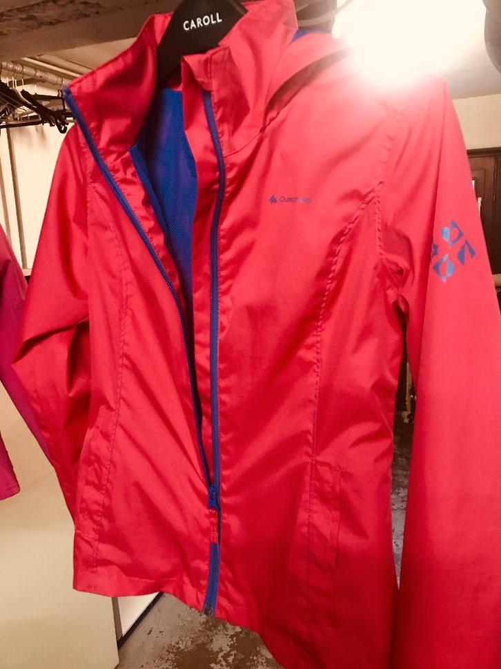 deux veste coupe vent ( QUECHUA), Caravanes & Camping, Vêtements de pluie, Comme neuf, Imperméable, Dames, Heren, Enlèvement