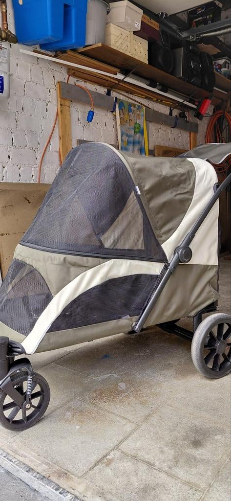 Poussette pour chien de la marque Pawhut pesant jusqu'à 30 k, Animaux & Accessoires, Enlèvement