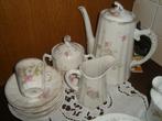 Deel van een porseleinen koffieservies., Ophalen
