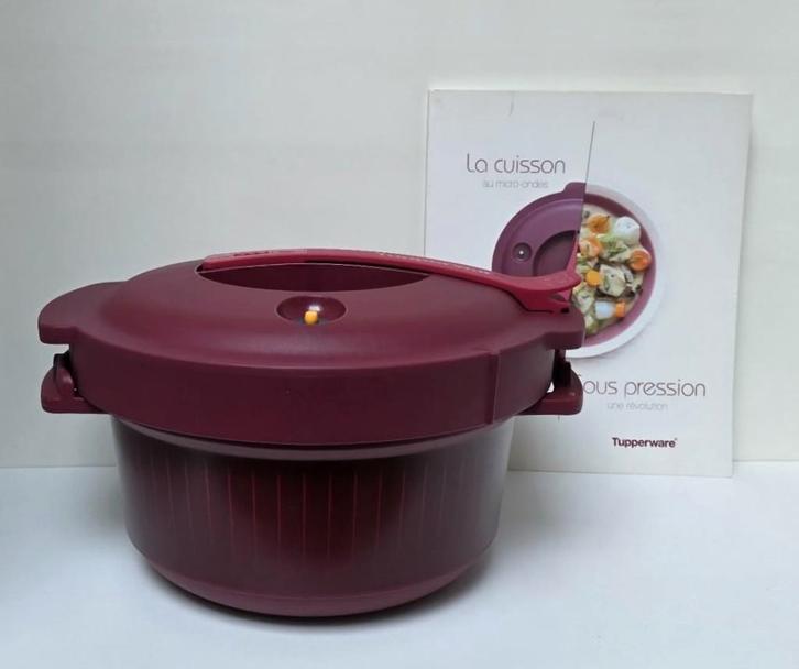 Tupperware™ « Micro Minute - Casserole Pression + Livre », Maison & Meubles, Cuisine| Tupperware, Utilisé, Récipient ou Bol, Rouge