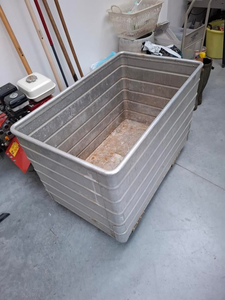 Oude aluminium kar textiel, Ophalen