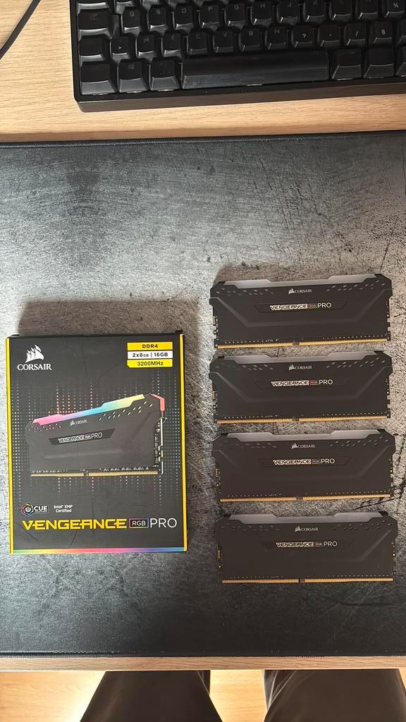 Corsair Vengeance RGB Pro 32GB DDR4 3200MHz RGB RAM, Computers en Software, RAM geheugen, Zo goed als nieuw, DDR4, Ophalen