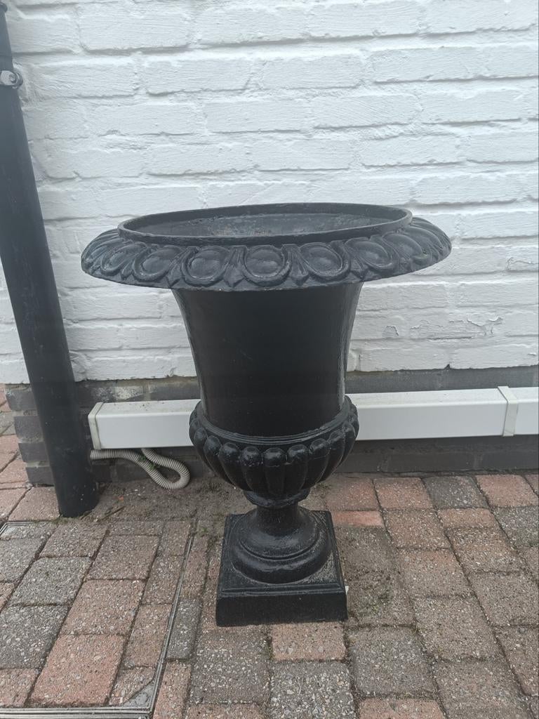 Bloempot in zwaar metaal, Ophalen