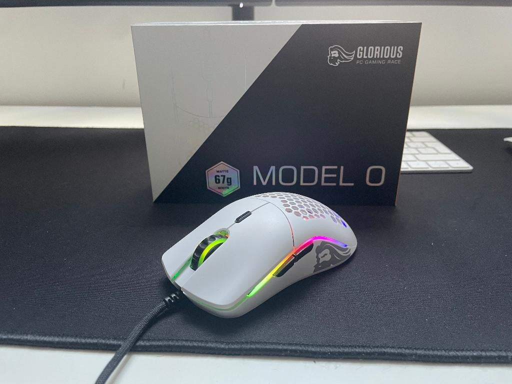 Gaming muis Glorious Model O, Muis, Rechtshandig, Ophalen of Verzenden, Zo goed als nieuw