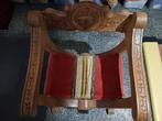 Antieke stoel met graveringen, Antiek en Kunst, Ophalen
