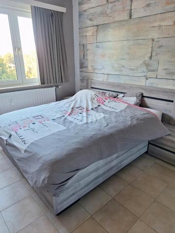 Tweepersoonsbedset + boxspring + 2 nachtkastjes beschikbaar voor biedingen