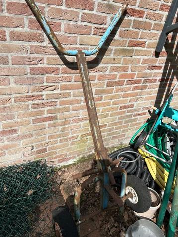 Transport karretje voor vaten 200 liter of kleiner beschikbaar voor biedingen
