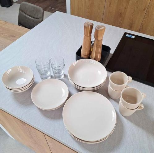 Servies beige ikea, Huis en Inrichting, Keuken | Servies, Zo goed als nieuw, Bord(en), Ophalen