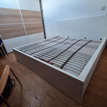 Ikea Malm bed met boxsprings, laden en matras beschikbaar voor biedingen