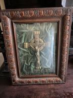 Croix en cuivre derrière une vitre bombardée, Antiquités & Art, Enlèvement ou Envoi