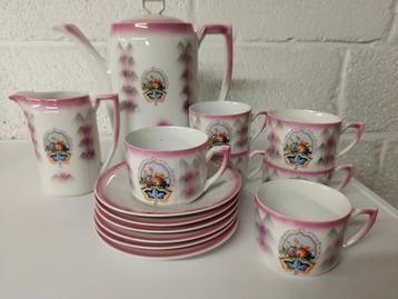 Prachtige vintage porseleinen servies roze beschikbaar voor biedingen