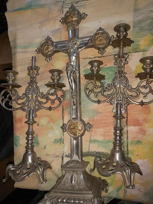 Bel ensemble Christ/candélabres en métal argenté (date 1950), Antiquités & Art, Antiquités | Objets religieux, Enlèvement ou Envoi