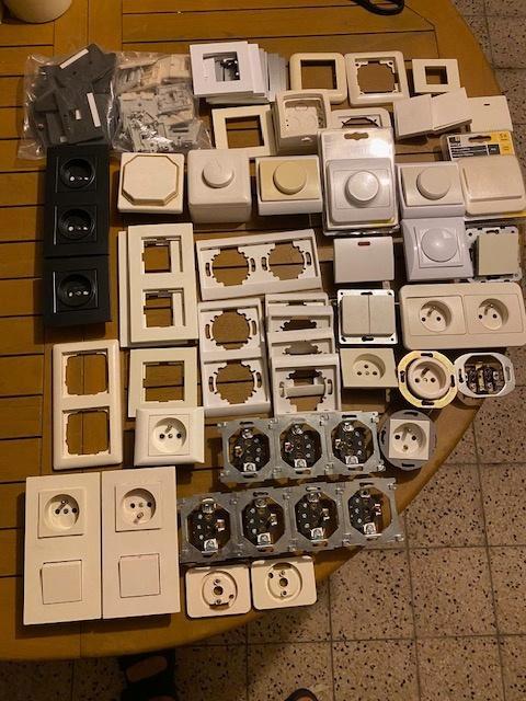 Allerlei schakelmateriaal van meerdere merken, Bricolage & Construction, Éclairage de chantier, Comme neuf, Enlèvement