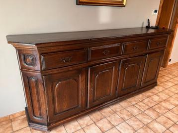 Complete eetkamer met vitrine kast beschikbaar voor biedingen