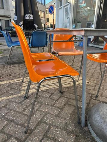 STOELEN BLAUW / ORANJE - Chroom onderstel beschikbaar voor biedingen