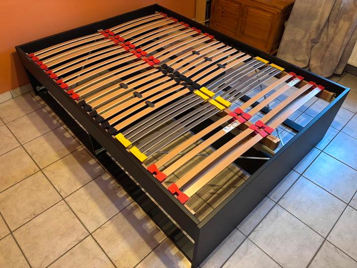 Lit 140x200 - Etat impeccable - Avec tiroirs et sommiers, Maison & Meubles, Chambre à coucher | Lits, Comme neuf, Deux personnes