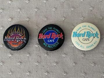 Lot van 3 speldjes Hard Rock Cafe beschikbaar voor biedingen