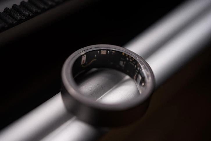 Ultrahuman Ring AIR (maat 10), Bijoux, Sacs & Beauté, Trackers d'activité, Comme neuf, Android, Noir, Étanche, Enlèvement ou Envoi