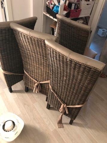 6 rieten stoelen beschikbaar voor biedingen