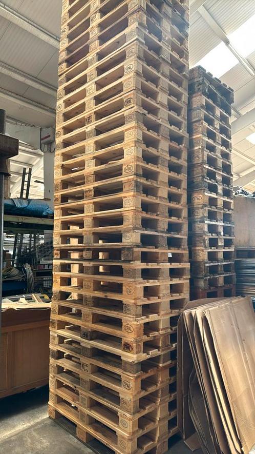 Europaletten epal 80x120 witte 8€ en donkere 6€, Doe-het-zelf en Bouw, Hout en Planken, Ophalen