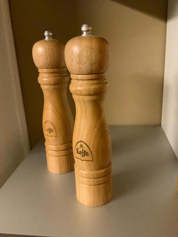 Deux moulins sel et poivre en bois clair Logo Leffe beschikbaar voor biedingen