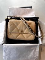 Chanel Beige 19 handtas, Ophalen of Verzenden, Zo goed als nieuw, Beige, Handtas