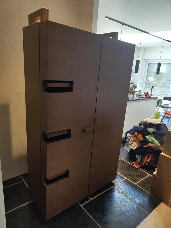 Stevige (bar)kast massief donkerbruin hout, Huis en Inrichting, Kasten | Kleerkasten, Gebruikt, Ophalen