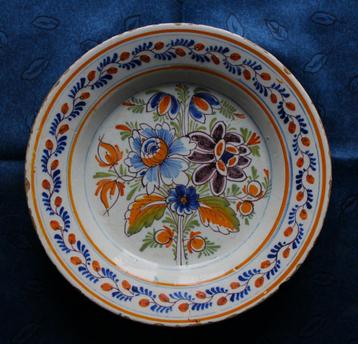 Achtiende Eeuws Handgeschilderd Delfts bord.Diameter 23,3cm. beschikbaar voor biedingen