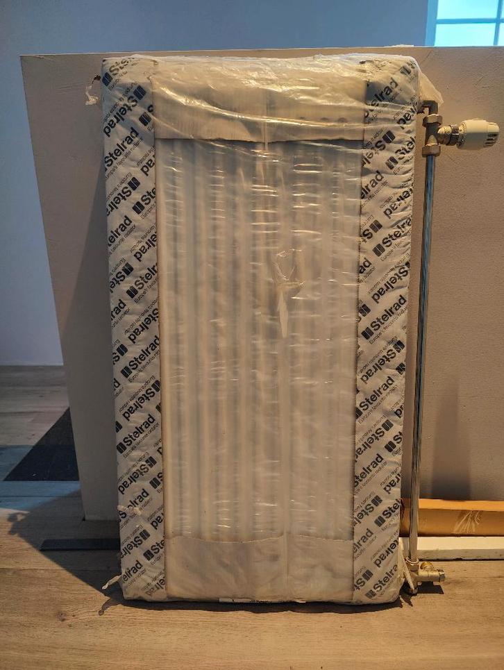 Stelrad compacte radiator, Bricolage & Construction, Chauffage & Radiateurs, Comme neuf, Radiateur, 80 cm ou plus, Moins de 60 cm