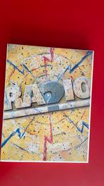 RADIO - Geschiedenis van de Openbare Omroep (boekje+cd) VRT, Ophalen of Verzenden, Zo goed als nieuw, Media