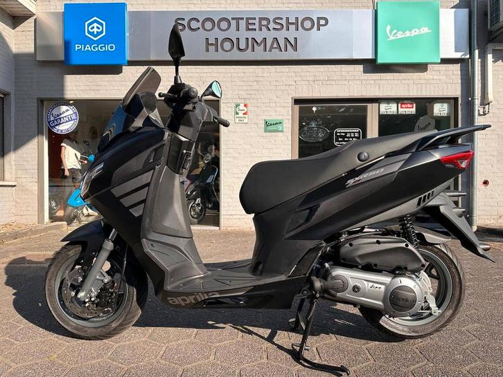 Aprilia SXR 50cc 45Km/h ENIGMA BLACK (nr.148), Fietsen en Brommers, Scooters | Aprilia, Overige modellen, Benzine