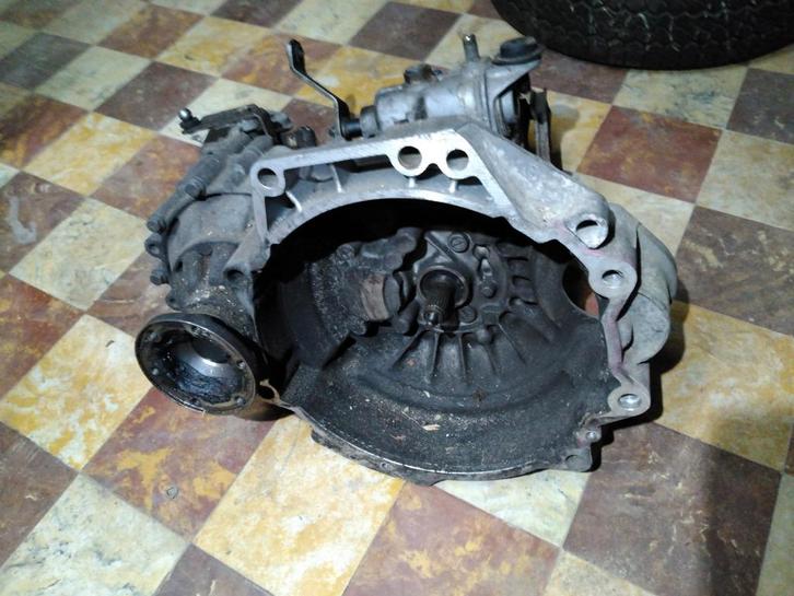 Te koop, voor VW Golf 2 en Jetta, versnellingsbak met 5., Auto-onderdelen, Transmissie en Toebehoren, Volkswagen, Gebruikt, Ophalen of Verzenden