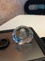 een kristallen sculptuur van de Madonna met Kind (of Madonna, Verzamelen