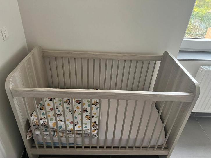 Doorgroeibed en luiertafel, Kinderen en Baby's, Kinderkamer | Bedden, Gebruikt, Matras, Ophalen