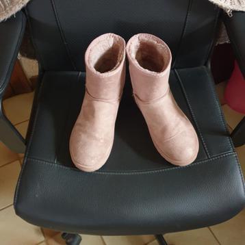 Boots fourrés rose pâle