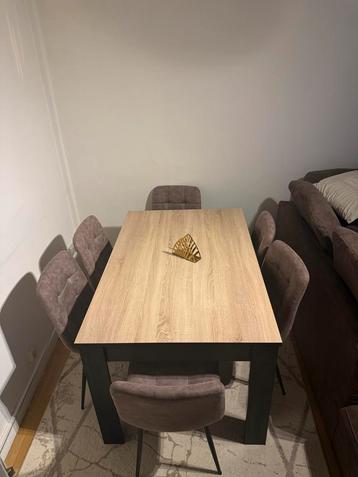 Eettafel met 6 stoelen beschikbaar voor biedingen