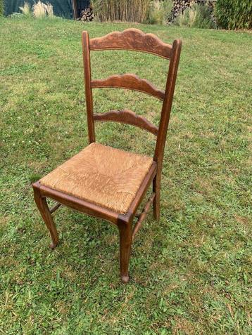 1 chaise bois et paille beschikbaar voor biedingen