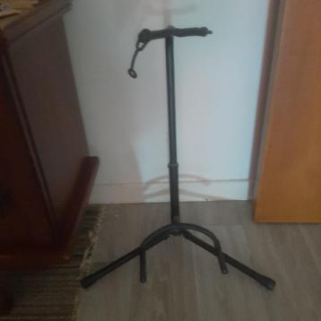 Gitaar houder beschikbaar voor biedingen
