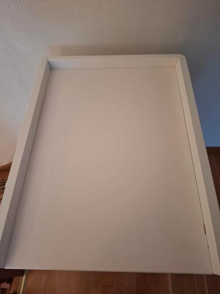 Table d'allaitement blanche, Enfants & Bébés, Chambre d'enfant | Commodes & Armoires, Utilisé, Commode, 90 à 105 cm, Moins de 75 cm