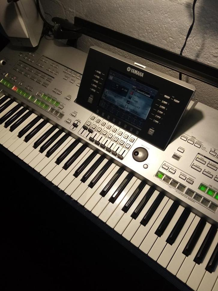 Te koop tyros 3, Muziek en Instrumenten, Keyboards, Ophalen