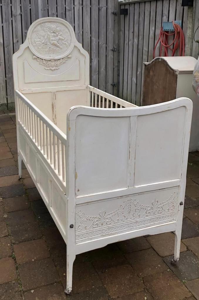 Charmant Frans brocant ledikantje,, Antiquités & Art, Curiosités & Brocante, Enlèvement