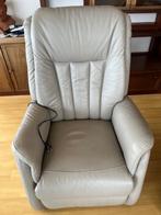 lederen relaxzetel met in- en uitstaphulp, Huis en Inrichting, Fauteuils, Ophalen, Zo goed als nieuw, Leer