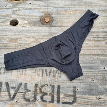 Zwarte string/tanga, Enlèvement