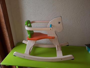 Houten schommel paardje  beschikbaar voor biedingen