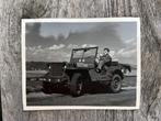 Photo originale soldat US WW2 dans Jeep Willys MB - avec nom, Collections, Enlèvement ou Envoi