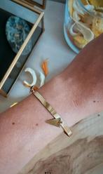 Armband goudkleurig. Diameter 6,7 cm., Ophalen of Verzenden, Zo goed als nieuw
