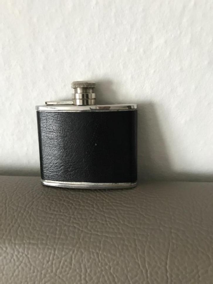 zwarte lederen heupfles-zakfles - veldfles, Hobby en Vrije tijd, Overige Hobby en Vrije tijd, Ophalen of Verzenden