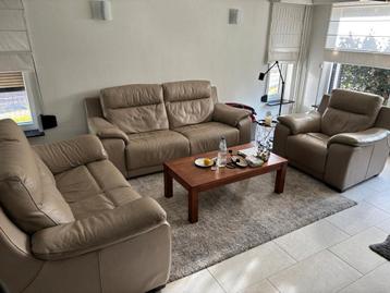 Lederen zetels  beschikbaar voor biedingen