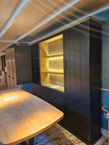 Vitrinekast - boekenkast met verlichting in teakhout beschikbaar voor biedingen